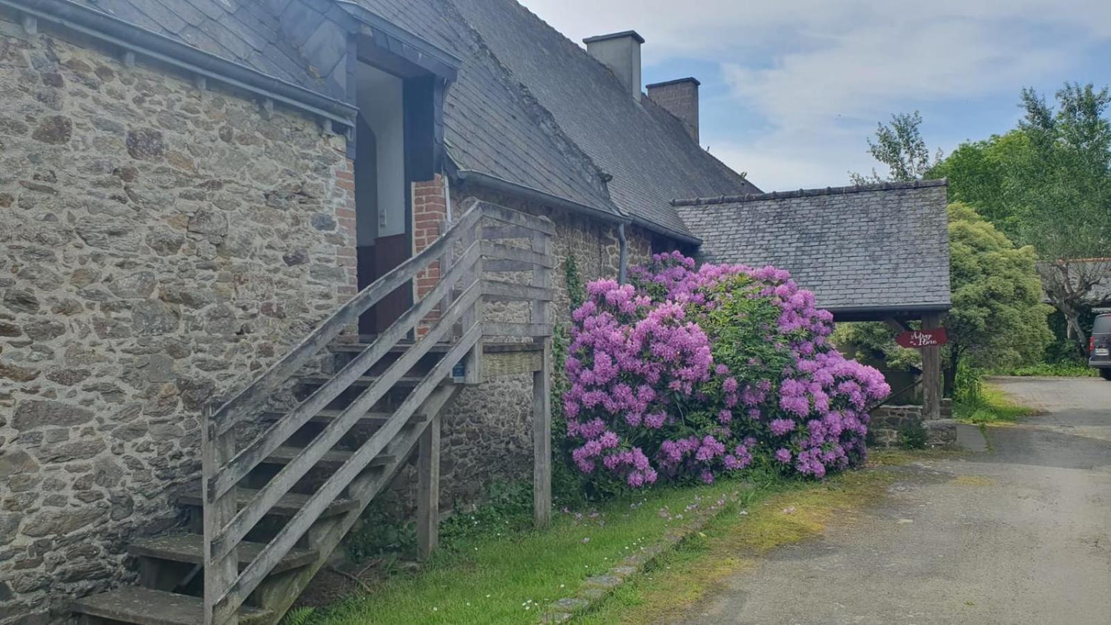 L'Auberge De La Porte Saint-Jouan-des-Guerets Exterior photo